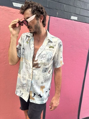 Camisa Stella McCartney x Yoshitomo Nara de seda para hombre estampada Ricky abotonada seda S Foto 1 de 4