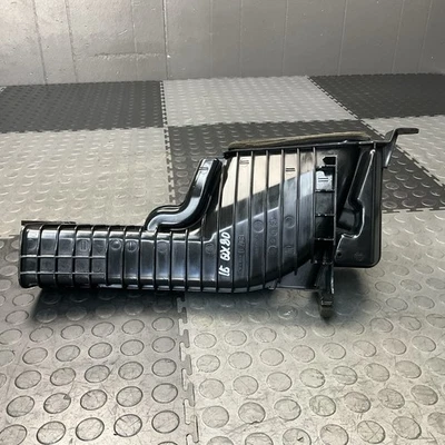 Tubo de conducto resonador de admisión de aire Infiniti QX80 2011-2017 FABRICANTE DE EQUIPOS ORIGINALES Foto 1 de 4