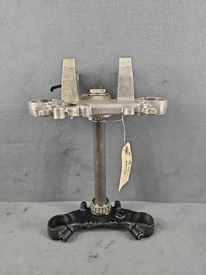 HONDA VF1100C V65 MAGNA 1983 1984 85 TRIPLE ÁRBOL ABRAZADERA DE VÁSTAGO DE DIRECCIÓN OEM USADO  Foto 1 de 4