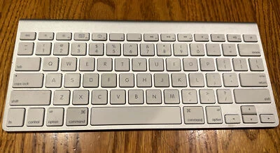 Apple A1314 Wireless Keyboard Bluetooth - TESTED WORKS GREAT - Image 1 of 2