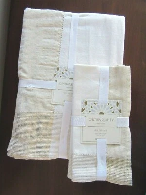 BEIGE METALLIC GOLD COTTON 60" x 90" TABLECLOTH and NAPKINS Cynthia Rowley NEW  - Image 1 of 4