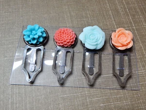 COLORFUL RESIN FLOWERS Antique Copper (4) Metal Clips HANDMADE - Foto 1 di 2