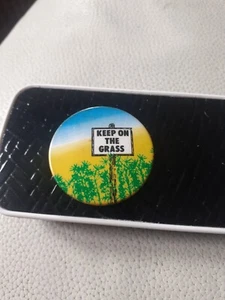 Insignia vintage Keep on the Grass - Imagen 1 de 3