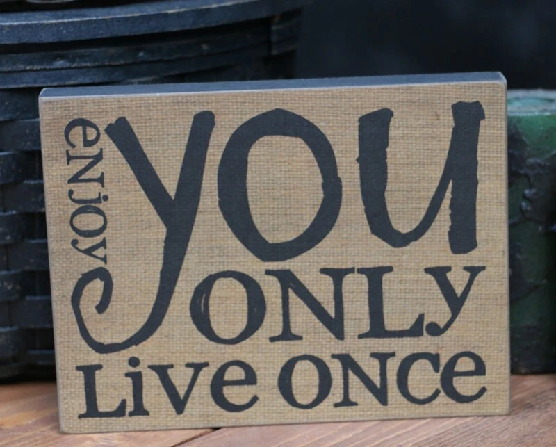 Letrero de madera decoración primitiva que solo vives una vez inspirador cuidador de estante Foto 1 de 1