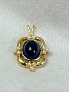 Colgante De Colección Corona Trifari Cabujón Azul Perla Simulada Tono Dorado - Imagen 1 de 8