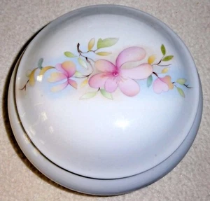 L'Hirondelle Small Porcelain Lidded & Footed Bowl w/Pink Flowers On Lid - Picture 1 of 6