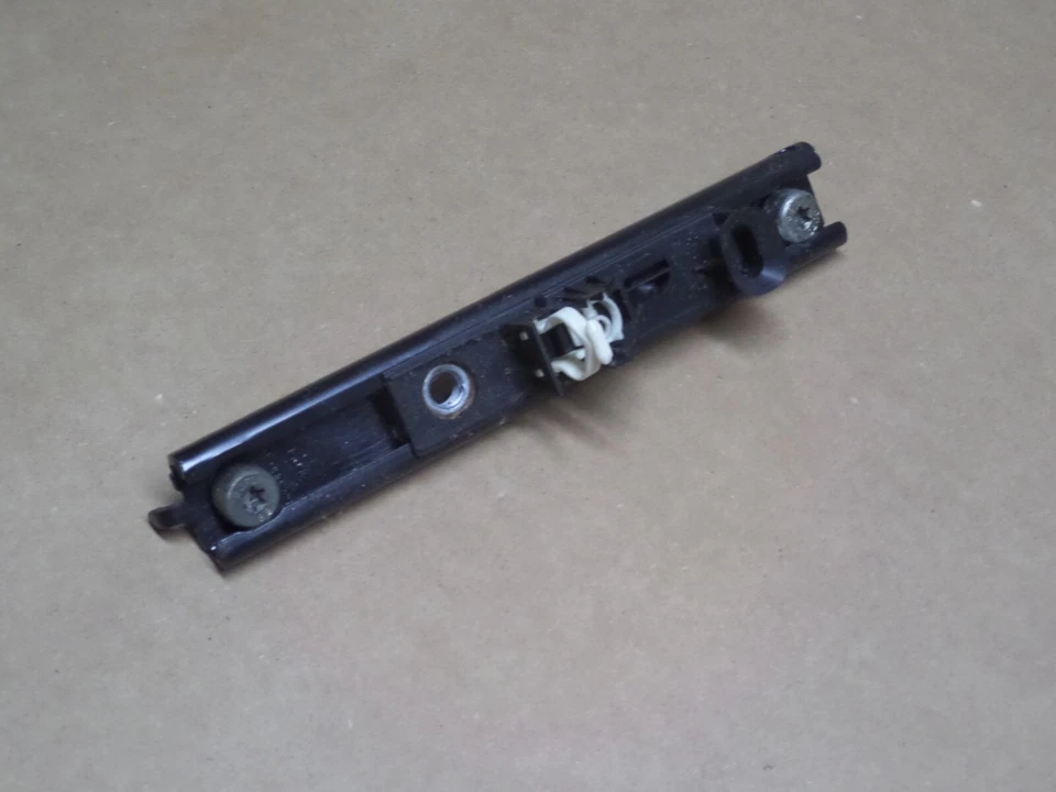 Ajustador de altura del cinturón de seguridad izquierdo Mini Cooper 2002-2006 Foto 1 de 1