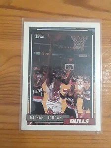Michael Jordan Basketball Card 1992-1993 Topps #141 - Picture 1 of 2