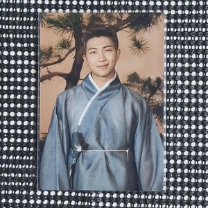BTS Mini cartolina fotografica ufficiale Dalmajung RM #1 - Foto 1 di 11