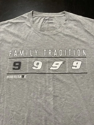 Camiseta Chase / Bill Elliott #9 NASCAR Fanatics Family Tradition, Gris, Talla: L Foto 1 de 4