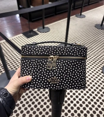 Estojo cosmético novo com etiquetas Coach com estampa spot CCF44 dourado/preto multi - Imagem 1 de 3