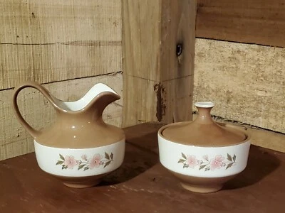 Azúcar y crema vintage con tapa rosa y púrpura diseño floral blanco  Foto 1 de 4