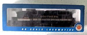 BACHMANN #61204 ~ GP-50 LOKOMOTIVE ~ SOUTHERN 7078 ~ IN OVP - Bild 1 von 7
