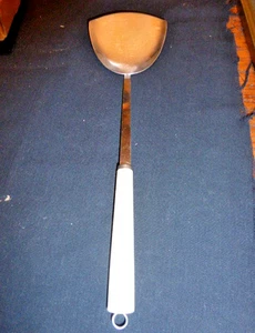 Vintage STAINLESS Steel SPATULA/TURNER Wood HANDLE Sturdy TAIWAN Dome Shape - Picture 1 of 7