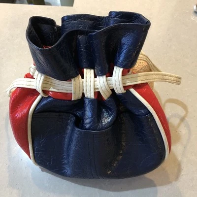 Cartera Mid Century 1960’s roja blanca y azul bolsa con cordón 12x12 Foto 1 de 4