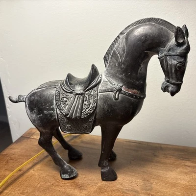 Réplica de artefacto de estatua de bronce 'Tang War Horse' de la dinastía Qing Foto 1 de 4