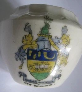 Victoria JR & Co 1900s Crested Ware NEW BRIGHTON 2" Mini Hat/Stick Pin Holder - Picture 1 of 6