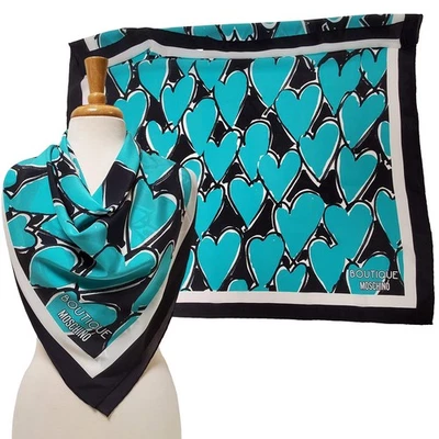 Cachecol Moschino preto estampa multi coração seda vibrante quadrado foulard 34" - Imagem 1 de 4