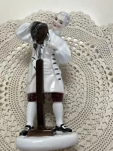 “MINT” Royal Doulton THE WIGMAKER OF WILLIAMSBURG, Figurine HN 2239, 1959 - Picture 1 of 19