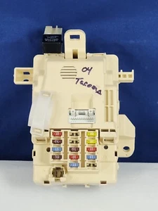 🏅 2001 - 2004 TOYOTA TACOMA INTERIOR FUSE RELAY JUNCTION BOX 82730-04011 🏅 - Picture 1 of 9