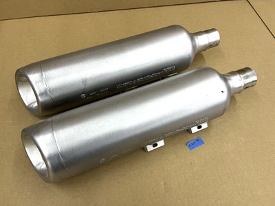 Harley-Davidson Softail Fat Bob 2018 FXFB silenciadores de stock sin cordones 64900720 OEM Foto 1 de 4