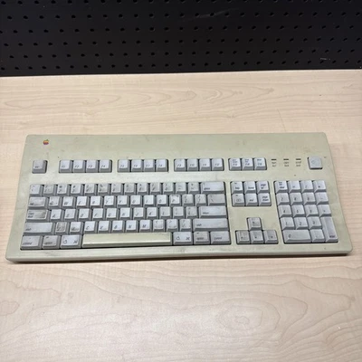Vintage 1990 Apple Extended Keyboard II M3501 No Cord Good Condition - Image 1 of 3