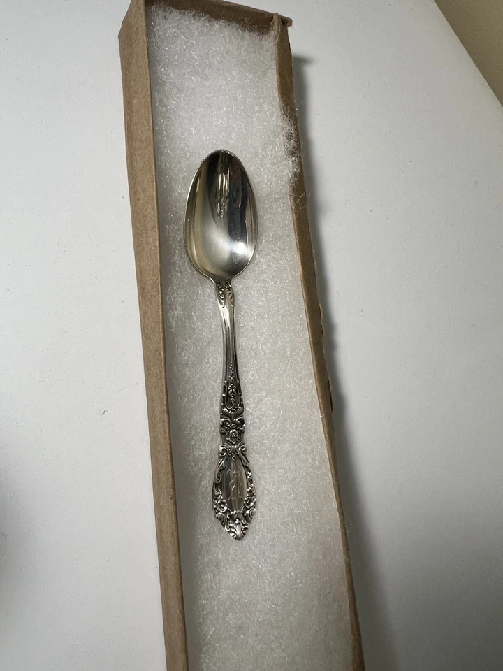 Cuchara de alimentación infantil Prince Eugene de Alvin de plata esterlina  Foto 1 de 4