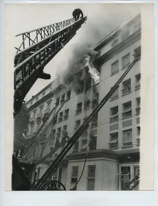 Foto de prensa Russell Hotel Fire Leinster Towers Hotel Bayswater Londres 1969 - Imagen 1 de 2