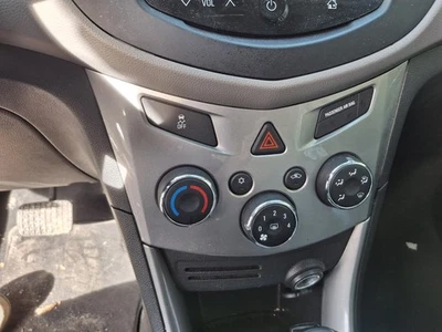 Interruptor selector de aire acondicionado usado se adapta a: Chevrolet Trax 2015 sin asiento térmico LT grado A Foto 1 de 4