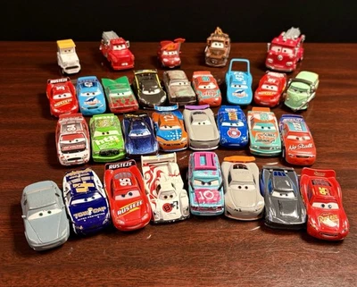 迪士尼皮克斯汽车压铸 30 件装 Lightning McQueen Mater 红色赛车套装 — 第 1/4 张图片