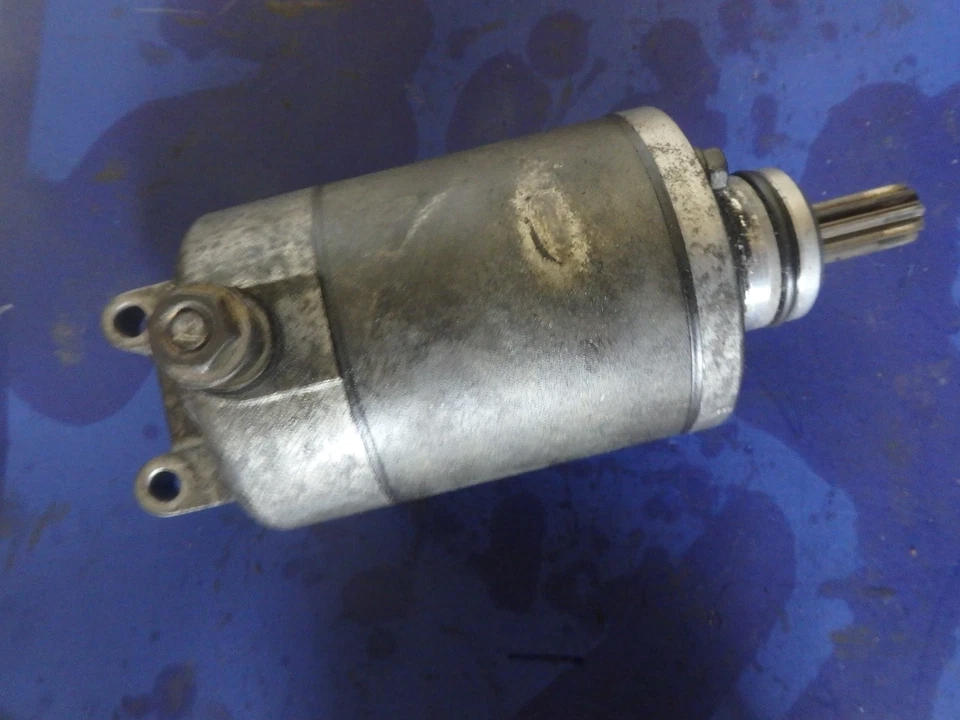 Suzuki GSXR 600 Off 2002 GSXR600 starter oem original strong - Image 1 of 1