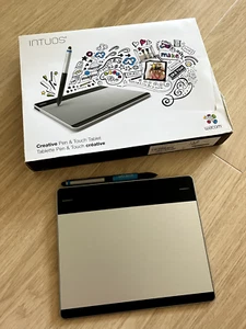 Tablette graphique Wacom Intuos Pen & Touch Small (CTH-480S-S) - Photo 1/2