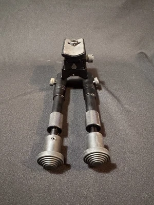 Bípode de tirador Picatinny UTG TL-BP28S pies de goma negros aluminio 6,3"-7,5" Foto 1 de 4