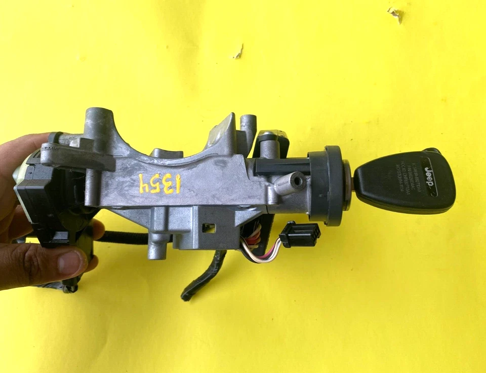 2008-2012 JEEP FREEDOM ЗАМОК ЗАЖИГАНИЯ С КЛЮЧОМ И ИММОБИЛАЙЗЕР OEM 05026074AO - Изображение 1 из 4