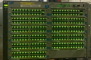 HP E5412 J8698A Avec J8726A x1 J9536A x2 J9534A x9 et PSU J9306A x4 Complet - Imagen 1 de 4