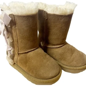 UGG braune Kinder Winterstiefel mit Fellfutter. Guter Zustand. Größe 7. Pala - Bild 1 von 10