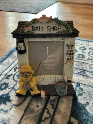 Tienda de cebo rústico oso pesca peluche marco de fotos 3x3 pulgadas cabaña albergue casa del lago  Foto 1 de 4