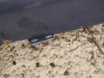 Bisagras capó trasero derecho Mitsubishi Space Star 2001 usadas, originales #2078853-49 Foto 1 de 4