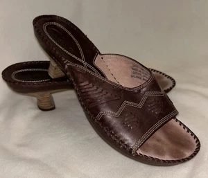 Clarks Womens 7M Brown Leather Slip On Sandals Kitten Heel Dress Casual Boho - Picture 1 of 9