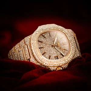 Patek Philippe Nautilus 5711/1R-001 oro rosa quadrante marrone diamanti scatola e documenti - Foto 1 di 19