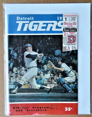 Detroit Tigers 1972 Program and Scorebook with Ticket stub - Bill Freehan cover - Image 1 of 4