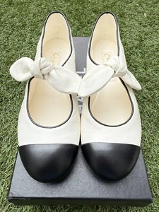 Bailarina de ballet Chanel 2024 de cuero blanco y negro con arco 37 C nueva - Imagen 1 de 16