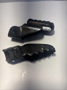 Yamaha Stock Footpegs for TW200 - Picture 1 of 3