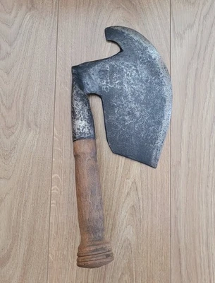 Art populaire/Outils anciens - Belle hache à bûcher de sabotier - Photo 1/4