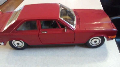 Burago Rolls-Royce Camargue Diecast Model Car - 1:22 Scale Burgundy 1975 - Image 1 of 4