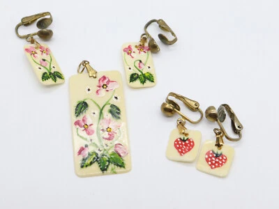 Pendientes colgantes y fresas vintage pintados a mano con flores florales de hueso Foto 1 de 4