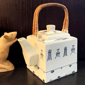 White SQUARE TEAPOT w/ Wrapped Bamboo Handle (950ml) - Stoneware Ceramic EUC - Picture 1 of 8