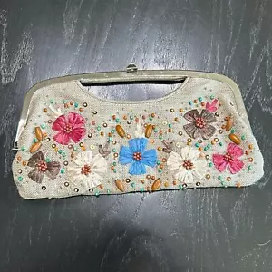 Hype- Vtg Y2K bag- beige silver- some wear- beading flowers clutch - Picture 1 of 8