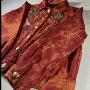 Blusa Alex Kin Mujer Talla PM Petite M Roja Manga Larga con Gráficos Botón Dorado - Imagen 1 de 8