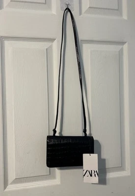 Bandolera pequeña de cuero sintético Zara negra para mujer nueva con etiquetas Foto 1 de 4